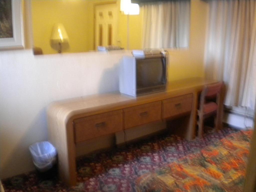 Riverside Motel Helper Room photo